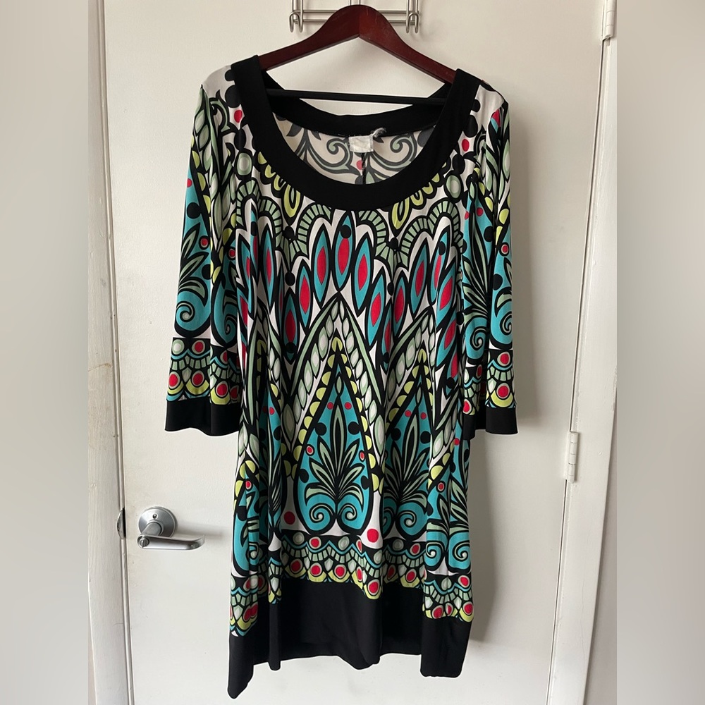 Super cute, stretchy dress, bold pattern. Perfect party dress!